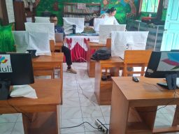 Peringati HUT ke-81 RI, PLN UIP JBTB Gelar Program TJSL Pelatihan Coding AI di SDN 4 Tista Karangasem