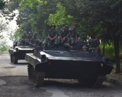 PRAJURIT BATALYON ARHANUD 2 MARINIR LATIH KEMAMPUAN MENGEMUDI RANPUR BVP-2 DALAM LPK TW III