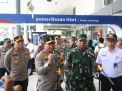 Kapolda Jatim dan Pangdam V Brawijaya Pantau Pospam dan Posyan Ops Ketupat Semeru 2023
