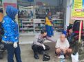 Peduli Sesama Pak Bhabin di Blitar Sigap Tolong Lansia Terlantar
