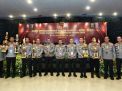 Anev Sitkamtibmas, Kapolres Probolinggo Terima Penghargaan dari Kapolda Jatim