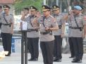 Peringati Hari Bhayangkara ke 77 Polda Jatim Ziarah di Taman Makam Pahlawan dan Tabur Bunga di Laut Jawa