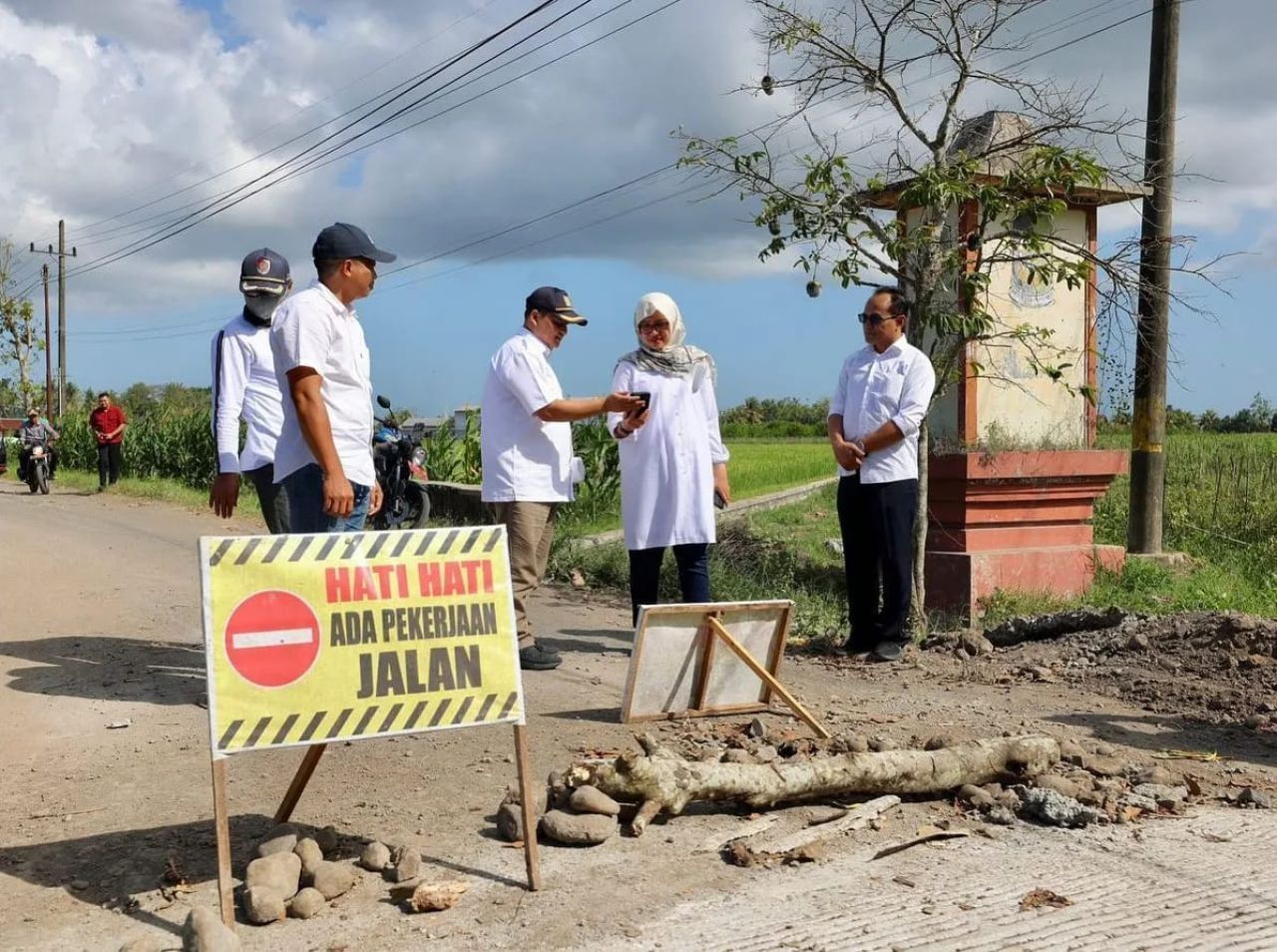Ipuk Fiestiandani Melalui Dinas PU Percepat Pembangunan Jalan Banyuwangi
