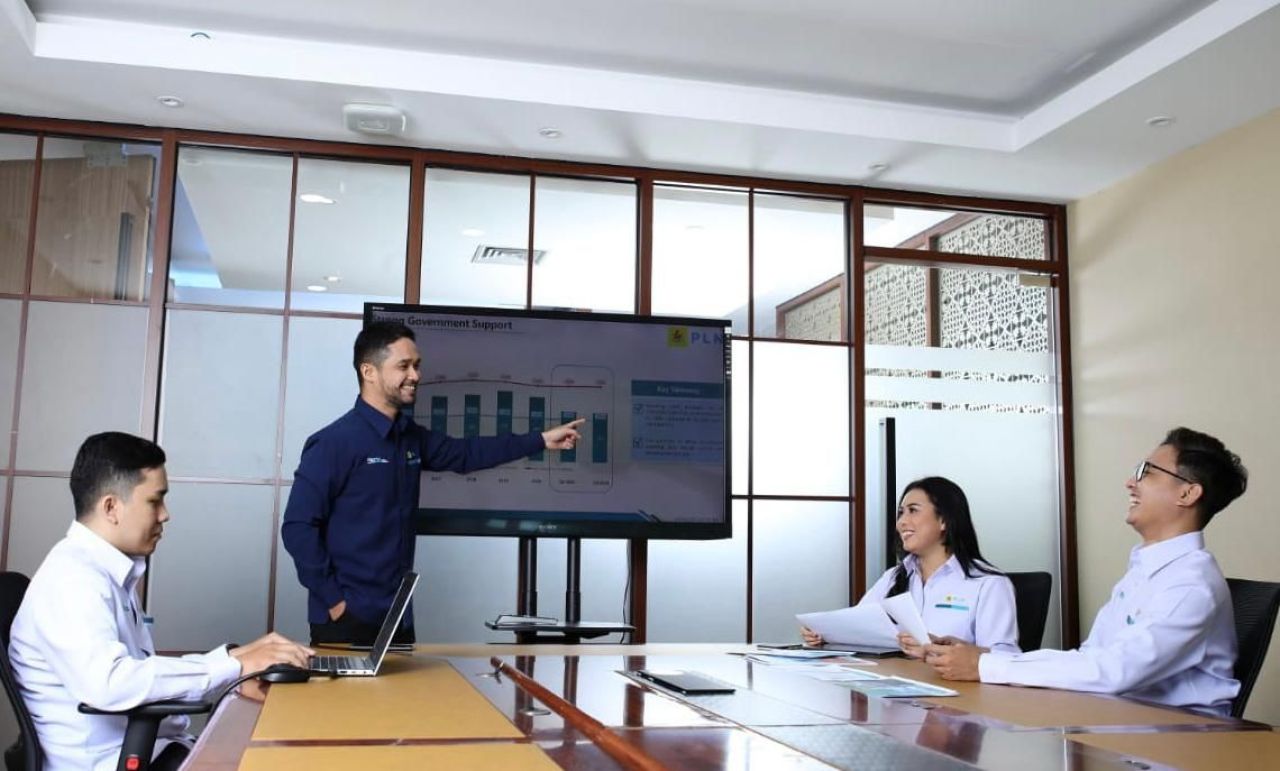 Transformasi PLN Hasilkan Inovasi Bisnis dan Peningkatan Kapasitas SDM, Dirut PLN Dianugerahi Pengha