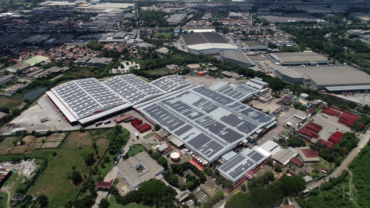 Layani Energi Bersih, PLN Suplai 90 GWh Untuk CCEP Indonesia dengan Renewable Energy Certificate