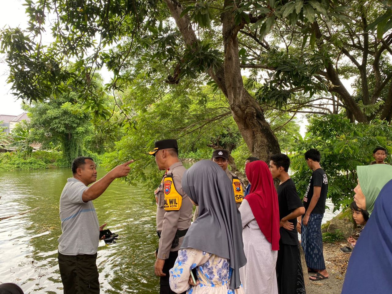 Quick Respon Tim SAR Polres Lamongan dan BPBD Berhasil Temukan Anak yang Tenggelam 