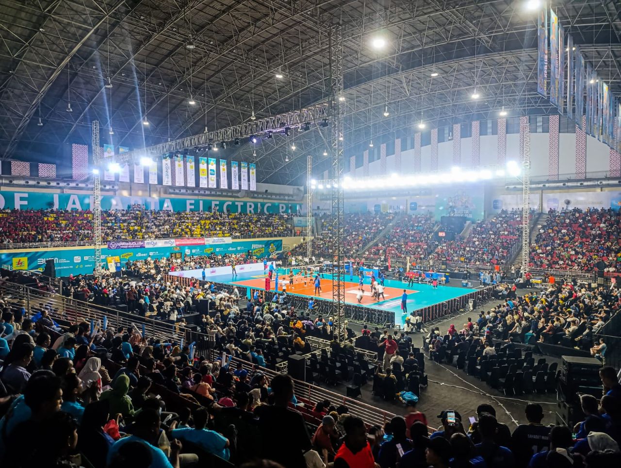 Demi Saksikan PLN Mobile Proliga Seri Semarang, Pecinta Voli Ini Rela Tempuh 5 Jam Perjalanan