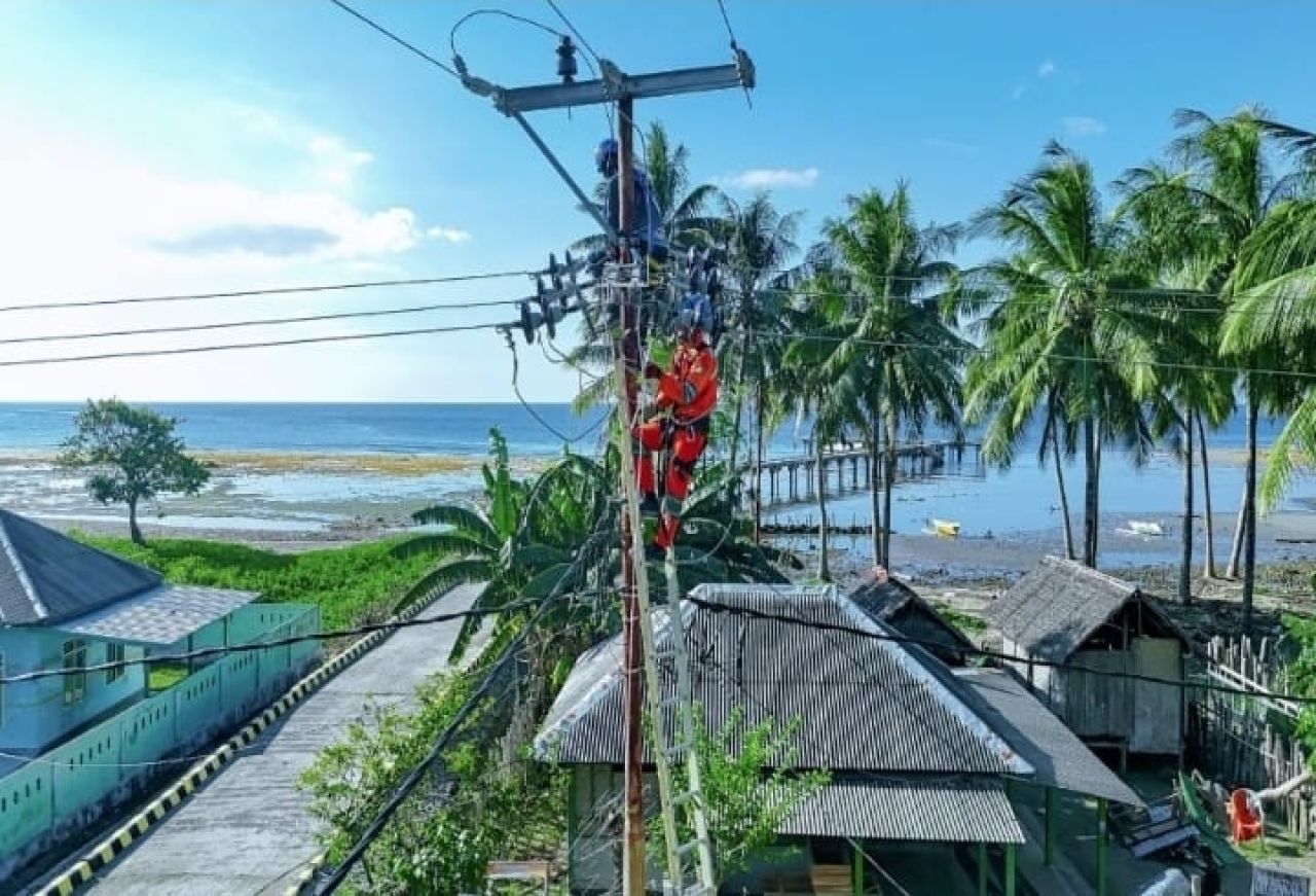 Selamat Tinggal Listrik 12 Jam, Kini Seluruh Desa di NTB Punya Listrik PLN 24 Jam