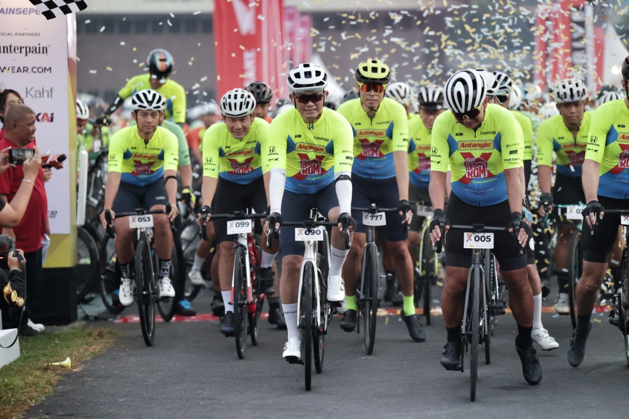 Kapolda Jatim Bersama Ribuan Pesepeda dari 17 Negara Ikuti Bromo KOM X 2024