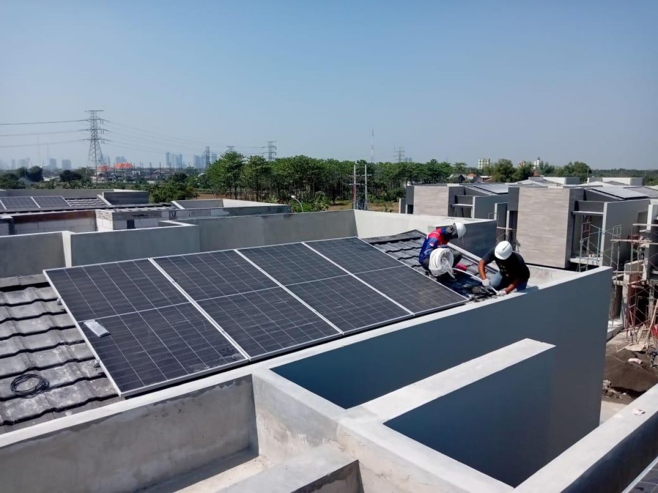 PLN Icon Plus dan Perumahan Citraland Surabaya Bersama Wujudkan Lingkungan Hijau dengan 200 PLTS Atap