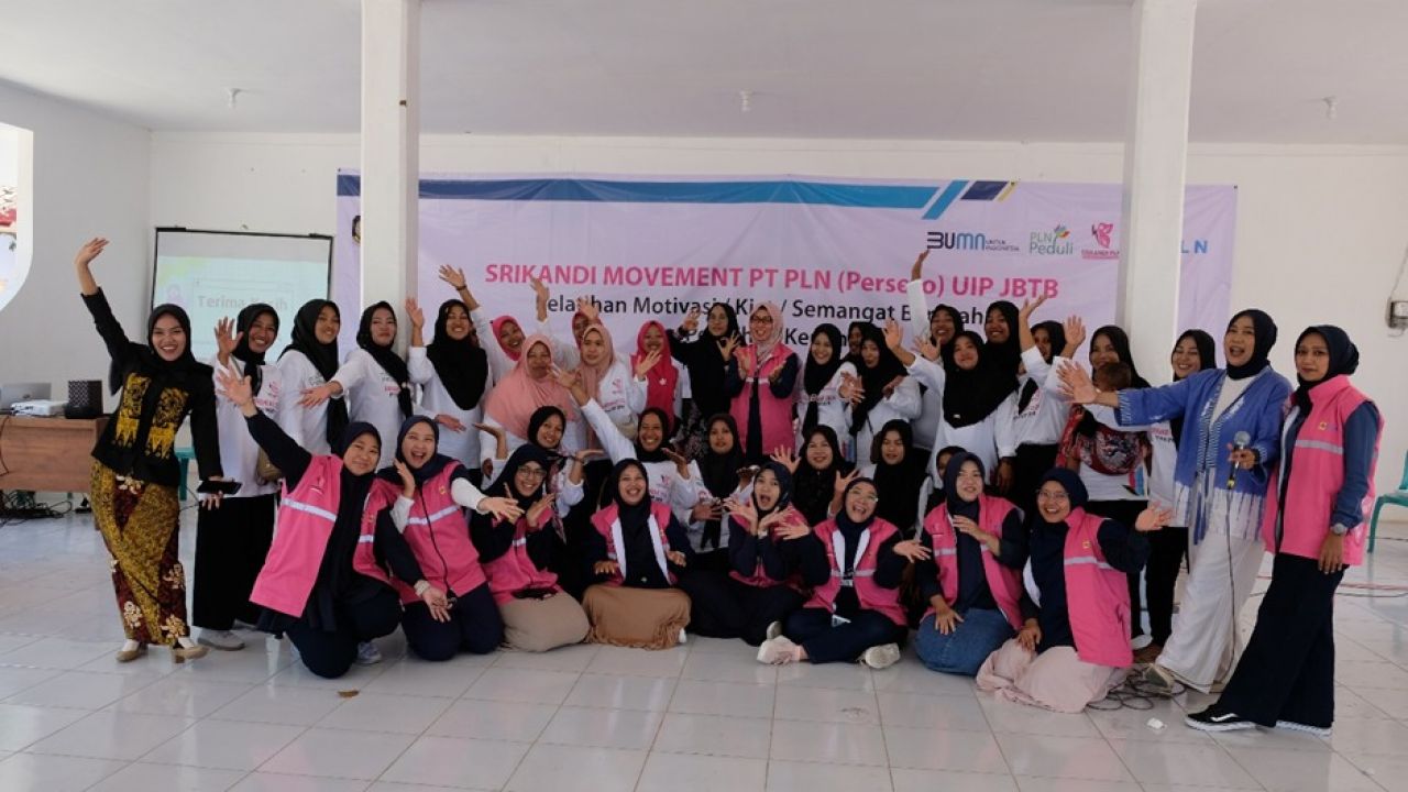 Perempuan Tangguh Kalipuro: Pelatihan Wirausaha dan Keuangan Bersama Srikandi Movement 2024