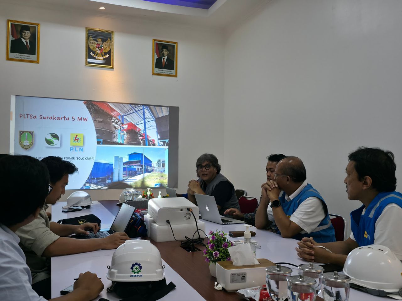 "PLTSa Putri Cempo merupakan pembangkit ramah lingkungan berbasis sampah terbesar di Jawa Tengah yang mampu menjawab tantangan Indonesia dalam berkontribusi pengurangan emisi"
