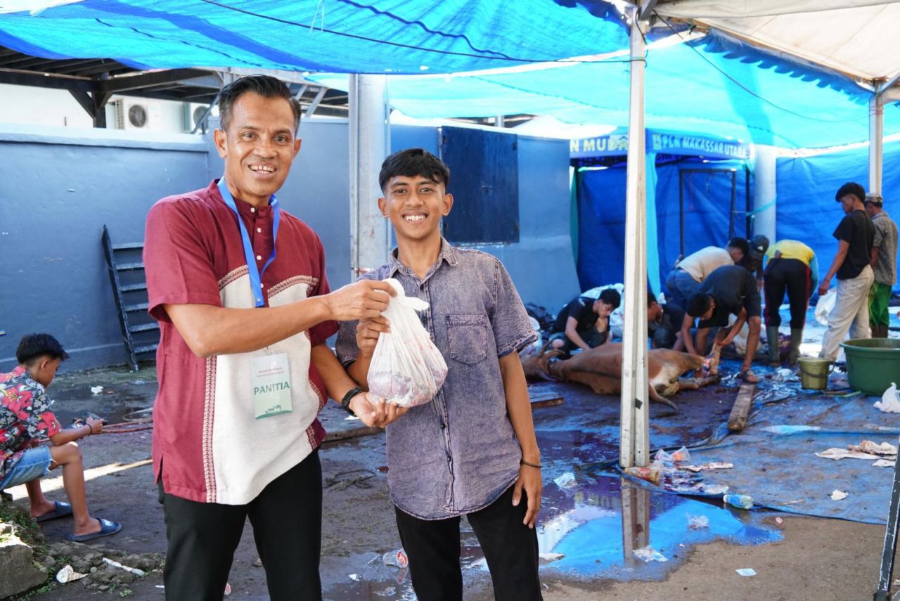 Rayakan Iduladha 1446H, PLN Salurkan Daging Kurban di Berbagai Daerah