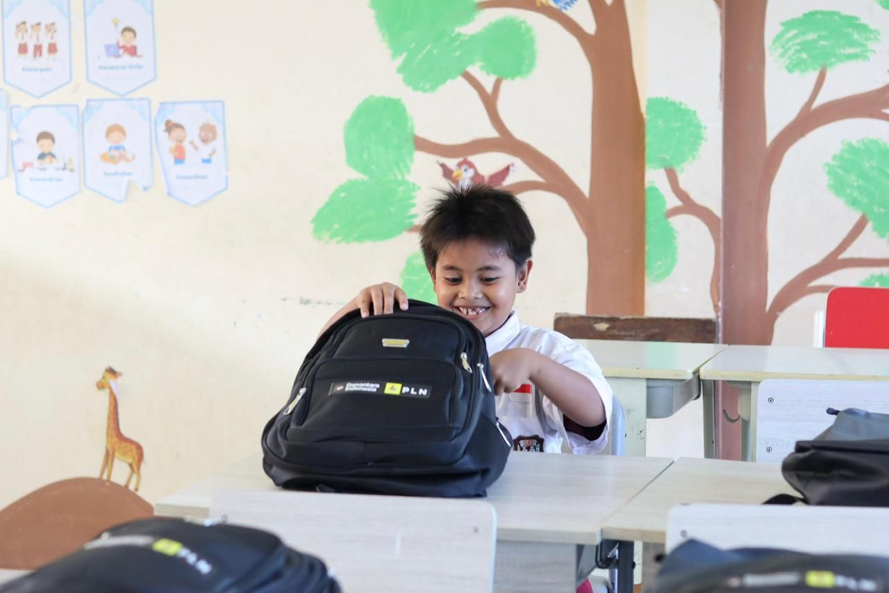 Sambut Hari Suci Nyepi, Danantara Indonesia dan PLN Salurkan 5.000 Paket Perlengkapan Sekolah ke Tiga Provinsi 