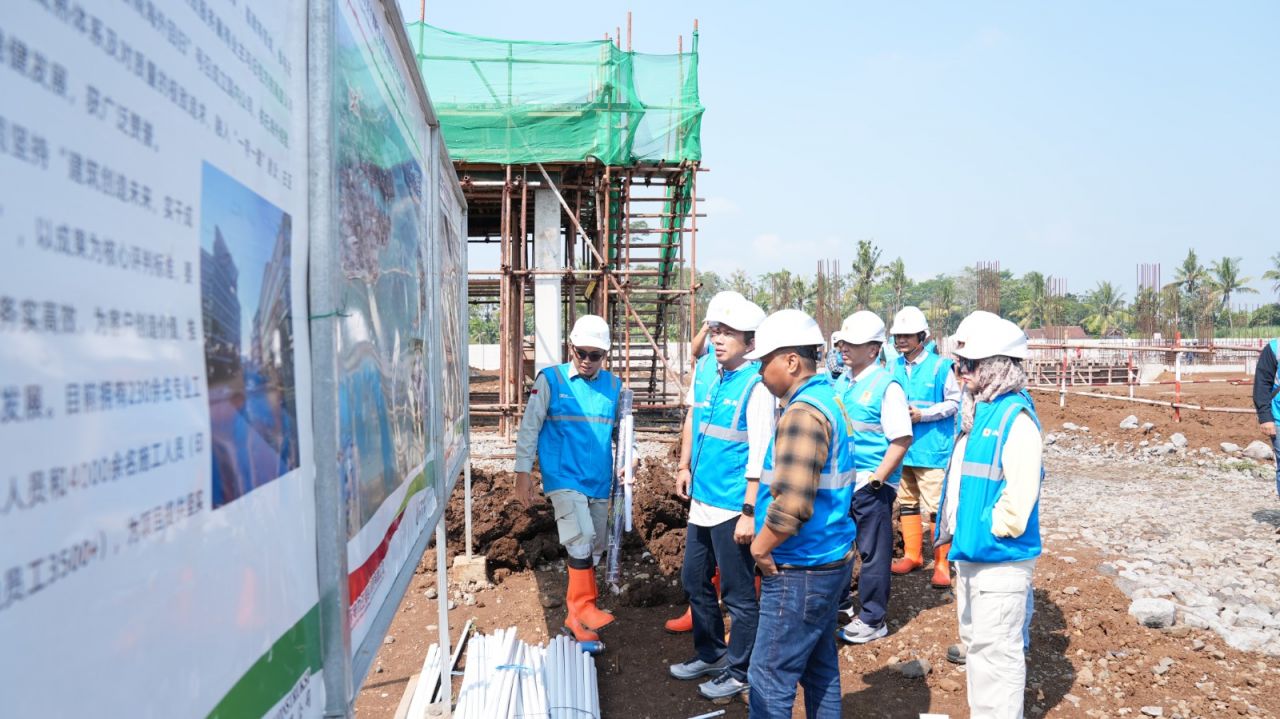 Momen Idul Adha GM PLN UIP JBTB Tinjau Langsung Rencana Pembangunan PLTS Terapung Karangkates
