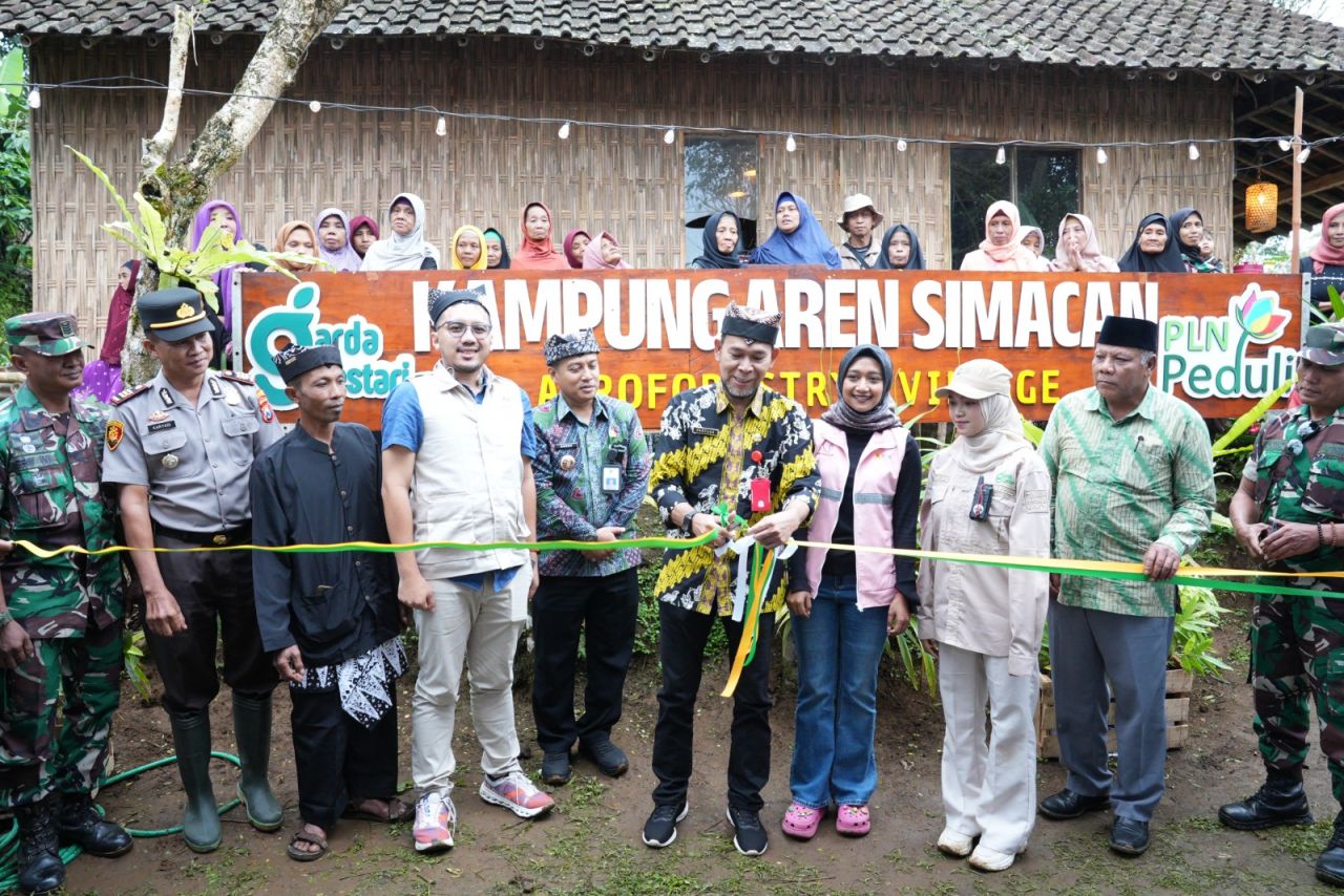Mitigasi Longsor PLN UIP JBTB Salurkan Bantuan Konservasi 4.000 Pohon Aren Genjah Aceh di Banyuwangi