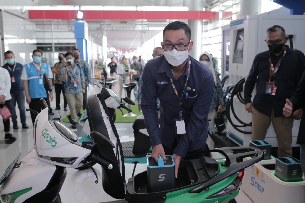 Bukti Keseriusan Dukung Kendaraan Listrik, PLN Hadirkan SPBKLU di IIMS 2022