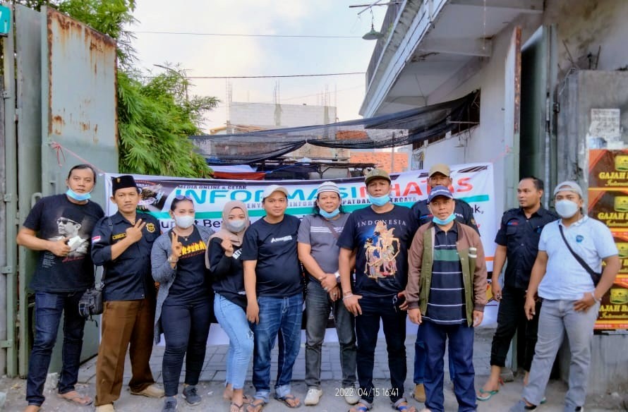 Keluarga Besar Media Informasi Phatas Bagi2 Takjil Di Bulan Suci Ramadhan