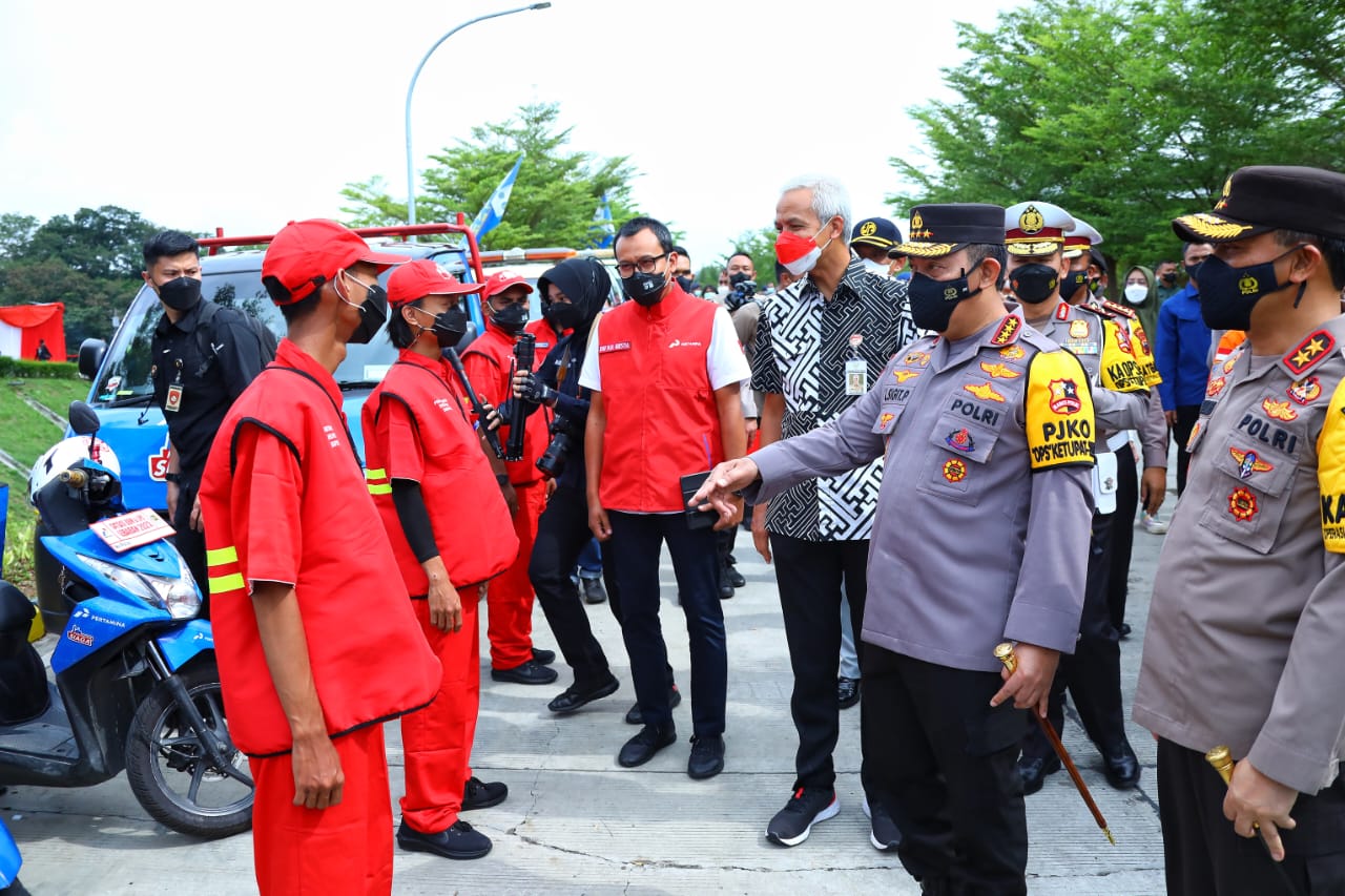 Tinjau Kalikangkung, Kapolri Imbau Pemudik Tak Paksakan Berkendara dalam Kondisi Lelah Demi Keselamatan