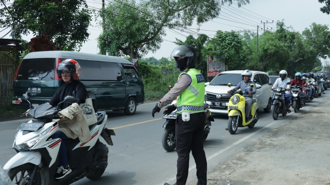 Polres Bangkalan Terjunkan Tim Urai Lalulintas Antisipasi Kepadatan Akses Wisata Alam dan Kuliner