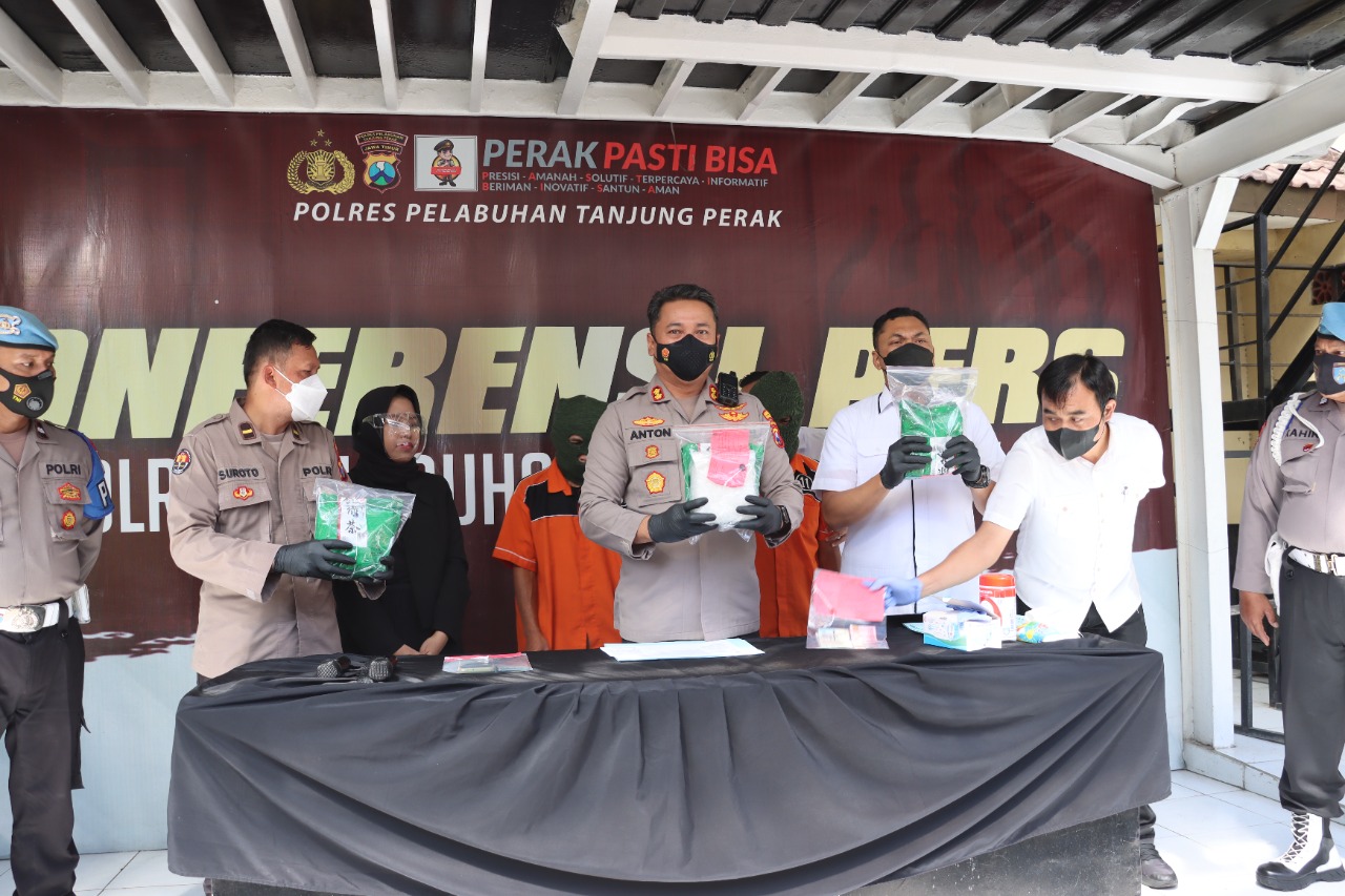 Polres Tanjung Perak Berhasil Gagalkan Peredaran 3,037 Kilogram Sabu di Surabaya, Dua Pelaku Diamankan