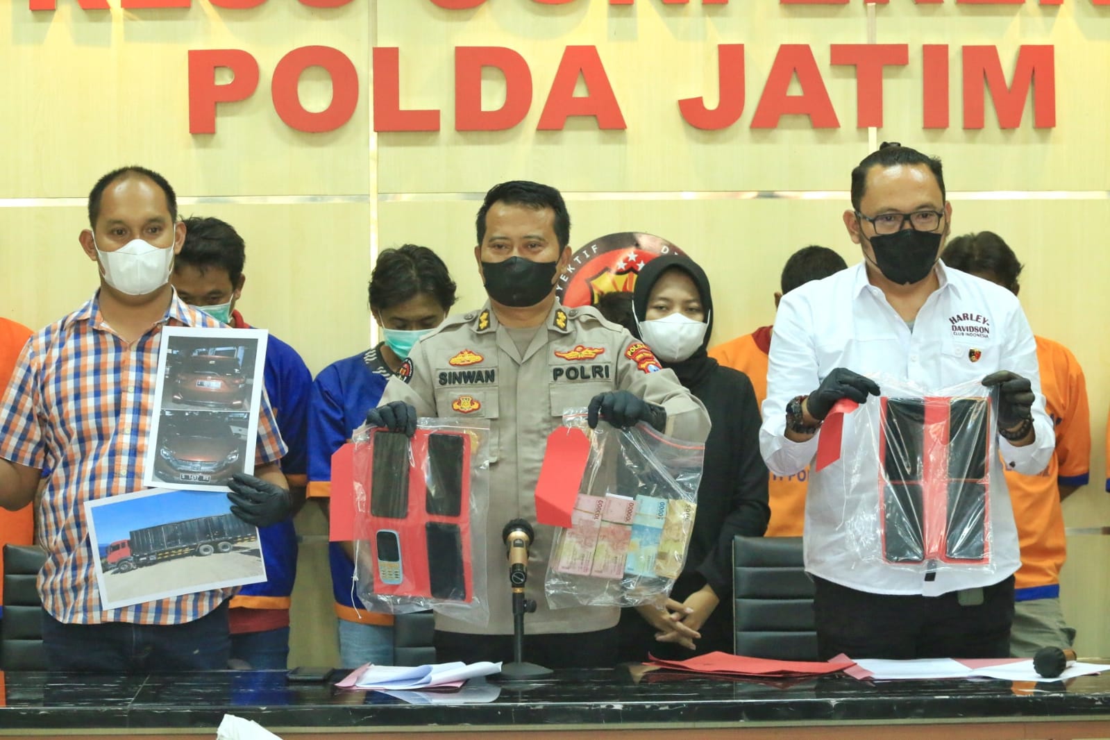 Polda Jatim Ungkap Kasus Penggelapan Gula Ravinasi Seberat 30 Ton