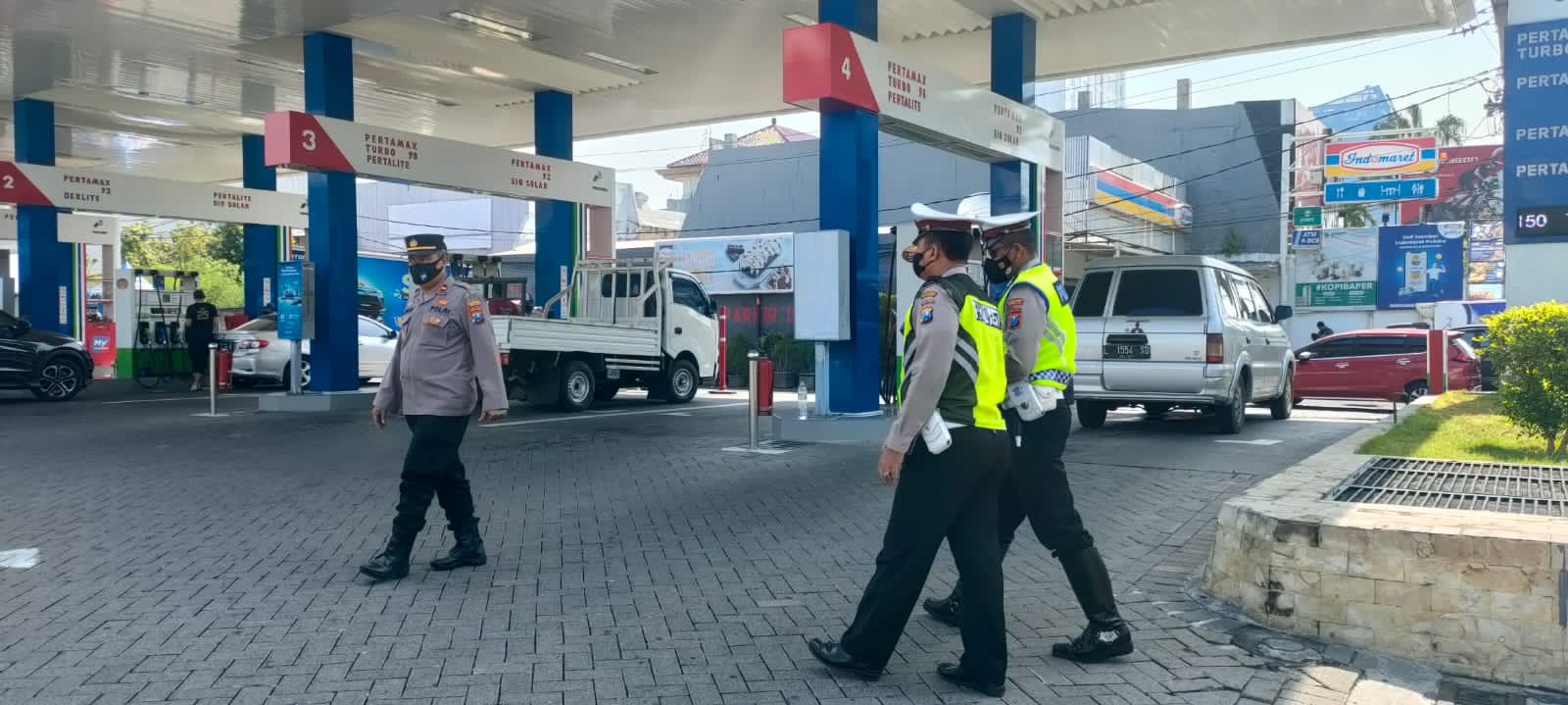 Pasca Kenaikan Harga BBM, Polrestabes Surabaya Bersama 3 Pilar Siagakan Personel di SPBU