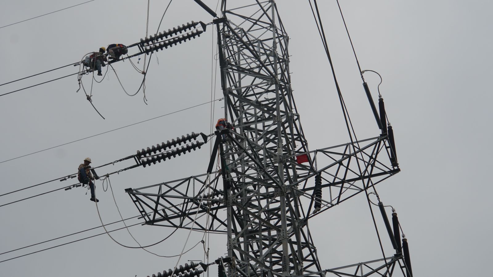 Berhasil Energize SUTT 150 kV Bangkalan-Tx, PLN Tingkatkan Keandalan Kelistrikan Madura