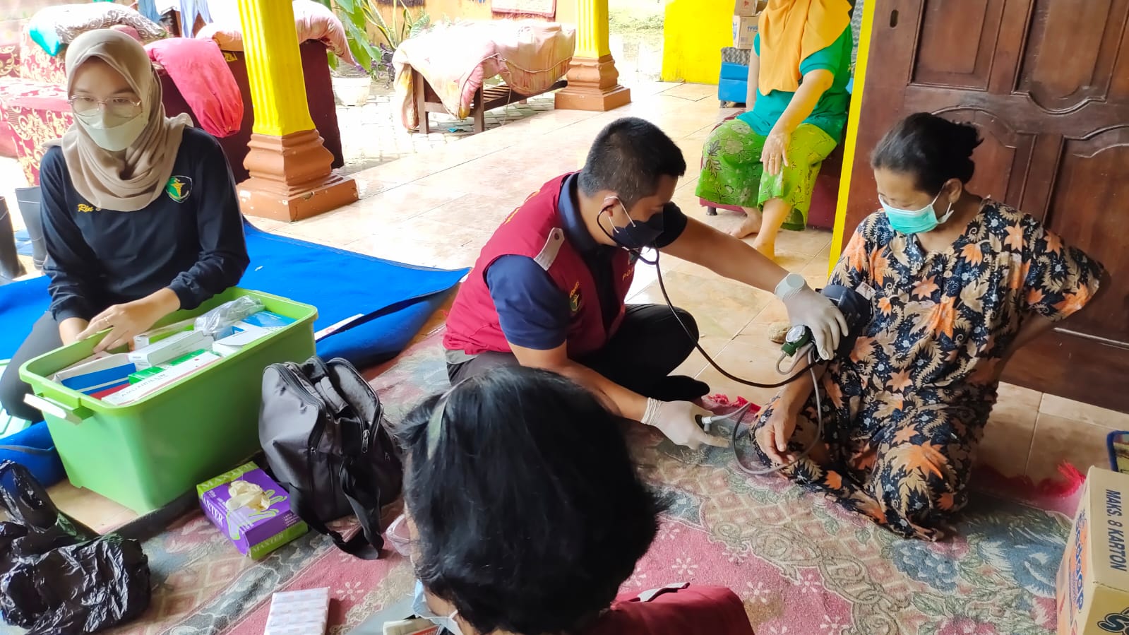 Polres Trenggalek Terjunkan Tim Medis Untuk Cek Kesehatan Korban Banjir