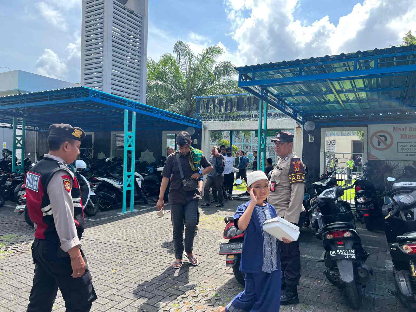 Polres Bandara Ngurah Rai Pengamanan Sholat Jumat