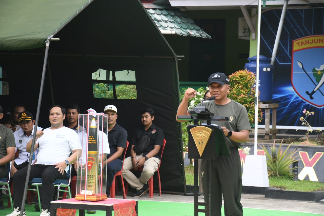 Menyambut Hari Kemerdekaan ke 78, Dansatgas Yonarmed 16/TK Membuka Perlombaan Voli 5 Kecamatan di Perbatasan